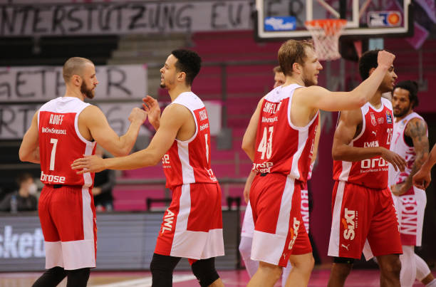 及家庭背景 及家庭背景